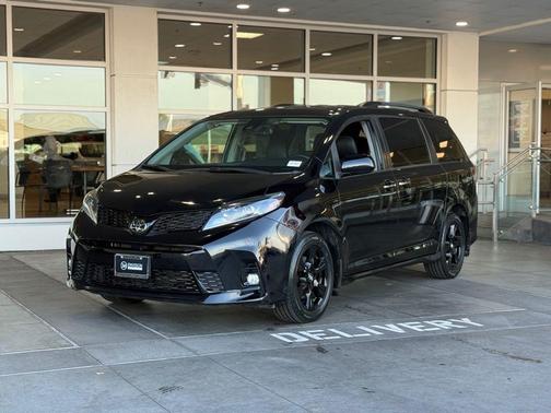2020 Toyota Sienna SE Premium