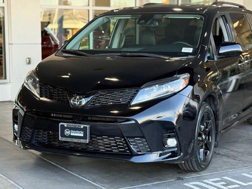 2020 Toyota Sienna SE Premium