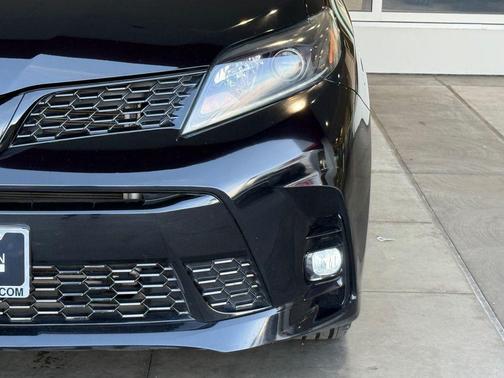 2020 Toyota Sienna SE Premium