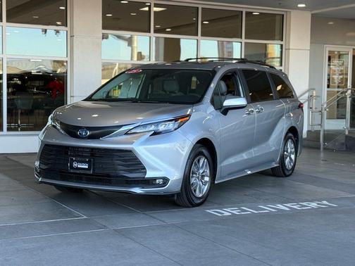 2025 Toyota Sienna XLE