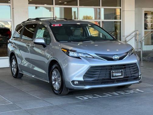 2025 Toyota Sienna XLE