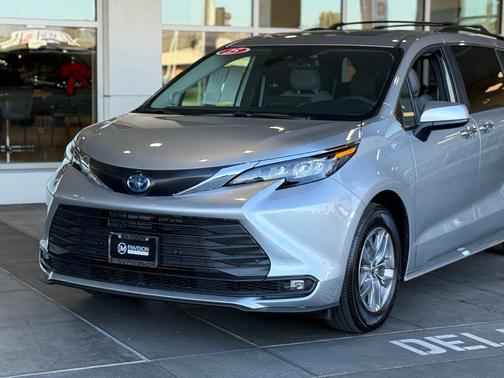 2025 Toyota Sienna XLE
