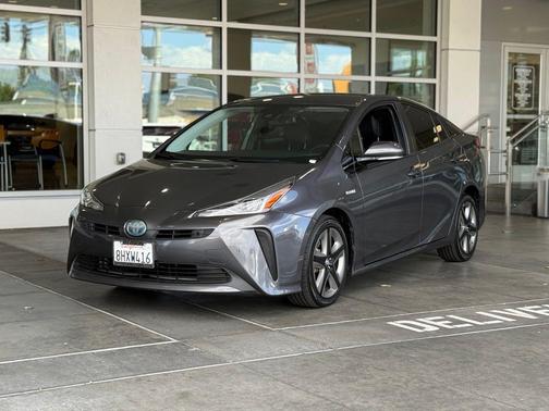 2019 Toyota Prius XLE