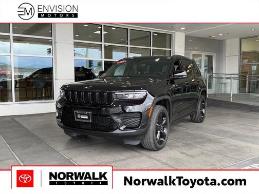 Diamond Black Crystal Pearlcoat 2022 Jeep Grand Cherokee Altitude