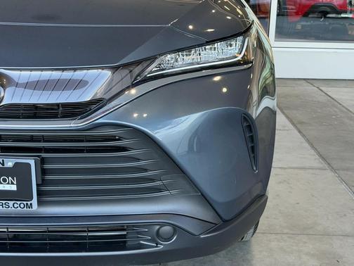 Coastal Gray Metallic 2021 Toyota Venza LE