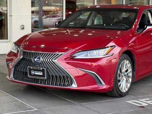 2019 Lexus ES 300h Luxury