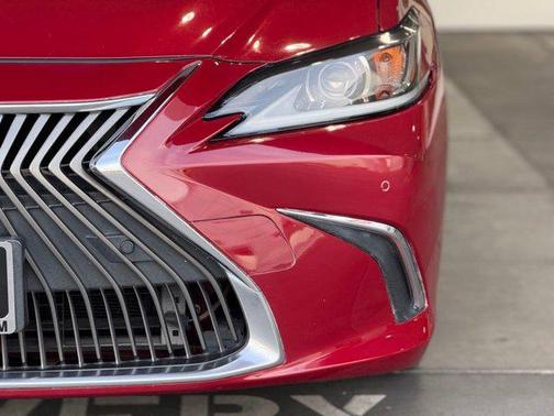 2019 Lexus ES 300h Luxury