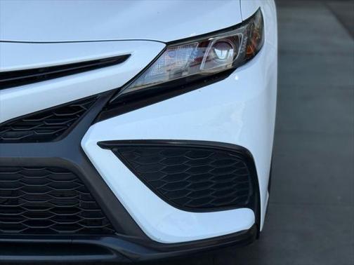 2024 Toyota Camry Hybrid SE