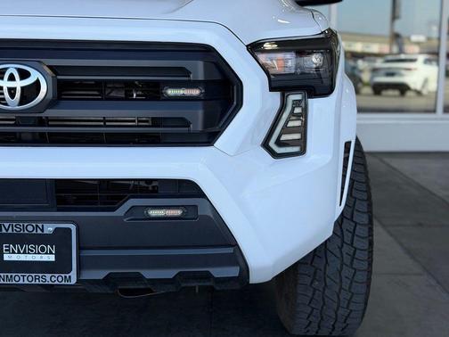 Ice Cap 2024 Toyota Tacoma SR