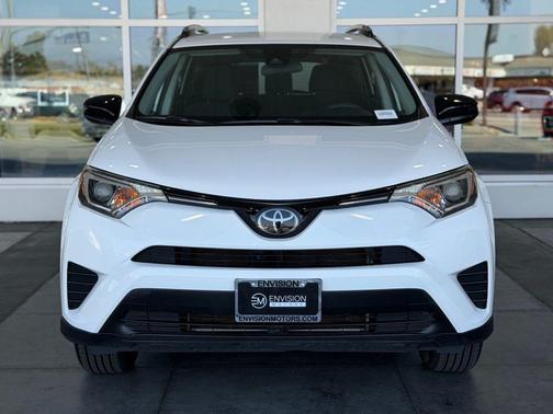 Super White 2018 Toyota RAV4 LE
