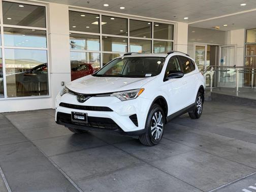 Super White 2018 Toyota RAV4 LE