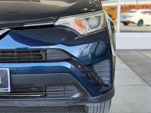 Aqua 2018 Toyota RAV4 LE