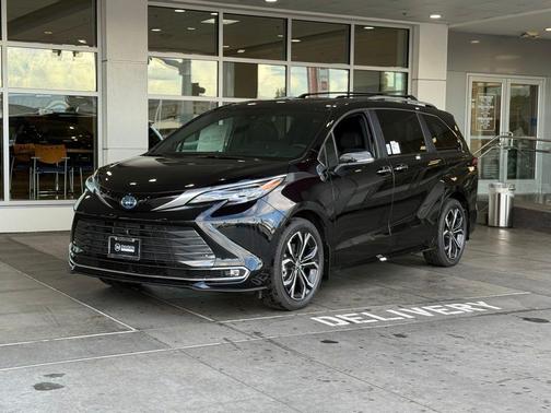 2025 Toyota Sienna Platinum