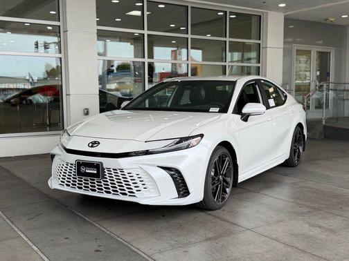Wind Chill Pearl 2026 Toyota Camry XSE