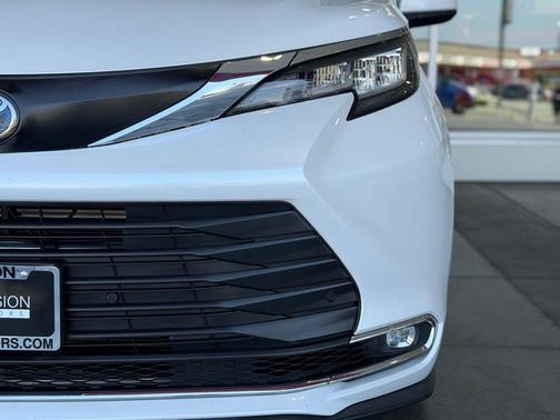 Wind Chill Pearl 2023 Toyota Sienna XLE