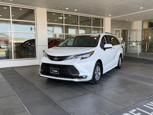 Wind Chill Pearl 2023 Toyota Sienna XLE