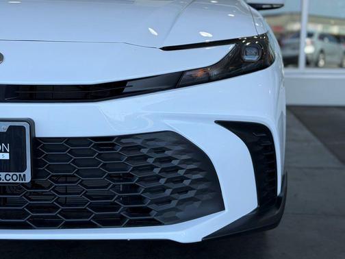 Ice Cap 2026 Toyota Camry SE