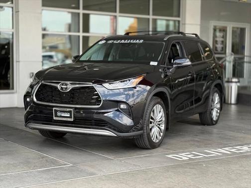 2022 Toyota Highlander Platinum