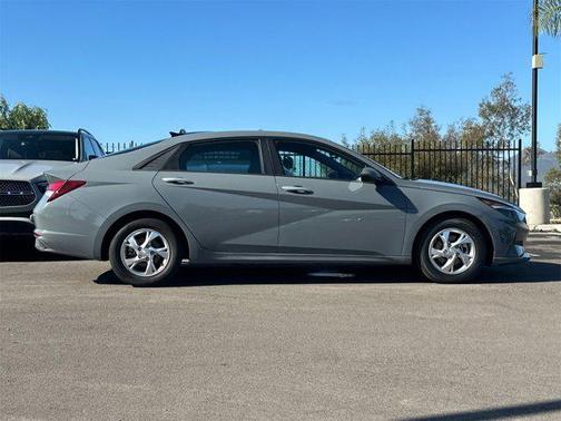 2021 Hyundai ELANTRA SE