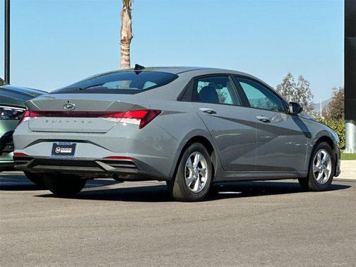 2021 Hyundai ELANTRA SE