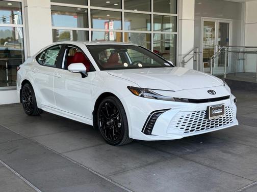 Wind Chill Pearl 2026 Toyota Camry XSE