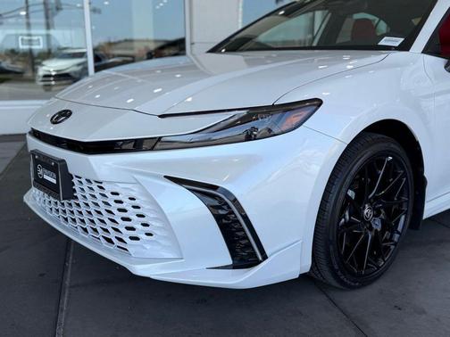 Wind Chill Pearl 2026 Toyota Camry XSE