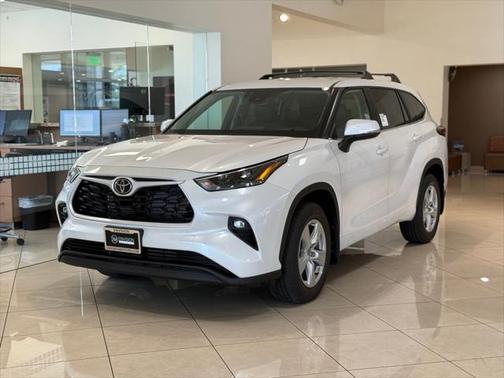 2025 Toyota Highlander LE