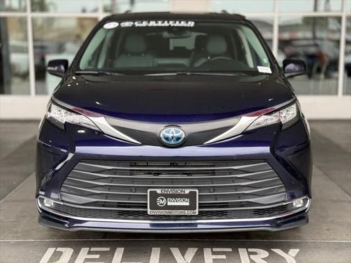 2023 Toyota Sienna XLE 8 Passenger