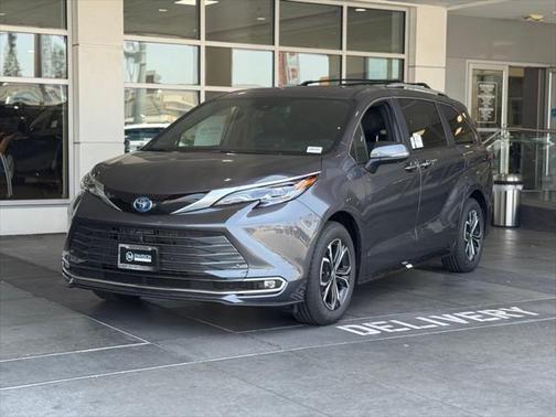 2025 Toyota Sienna Platinum 7 Passenger