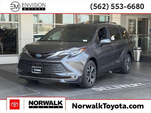 2025 Toyota Sienna Platinum 7 Passenger