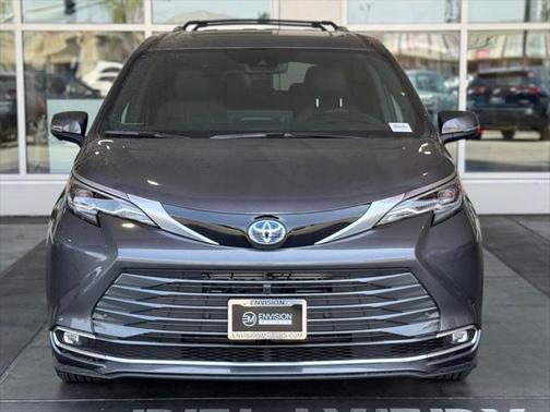 2025 Toyota Sienna Platinum 7 Passenger