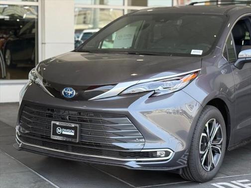 2025 Toyota Sienna Platinum 7 Passenger