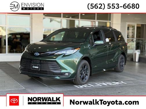 2025 Toyota Sienna Woodland Edition