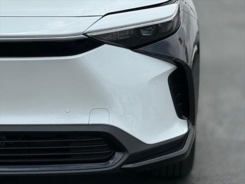 2025 Toyota bZ4X XLE