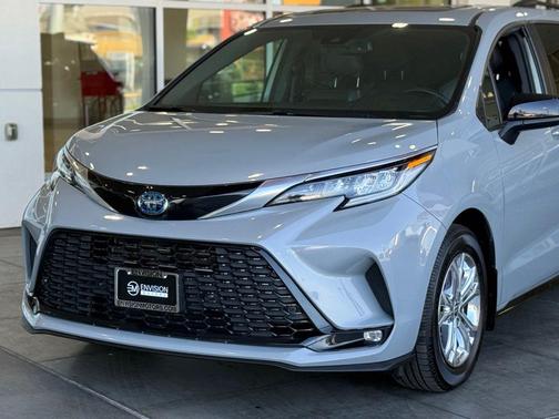 2023 Toyota Sienna XSE 7 Passenger