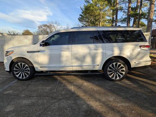 2022 Lincoln Navigator L Reserve