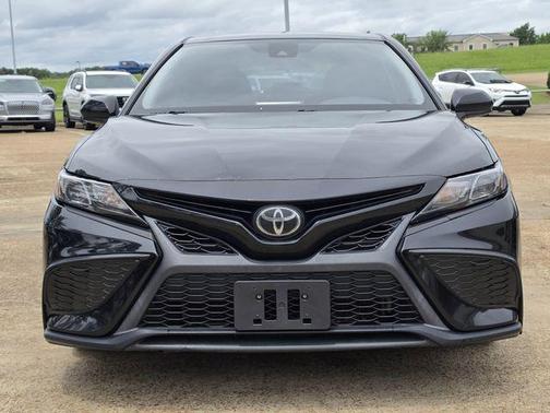 Midnight Black Metallic 2021 Toyota Camry SE