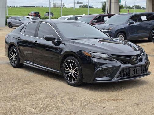Midnight Black Metallic 2021 Toyota Camry SE