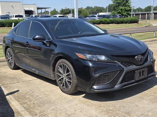 Midnight Black Metallic 2021 Toyota Camry SE