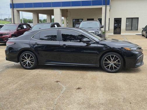 Midnight Black Metallic 2021 Toyota Camry SE