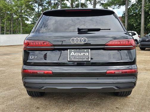 2024 Audi Q7 45 Premium Plus