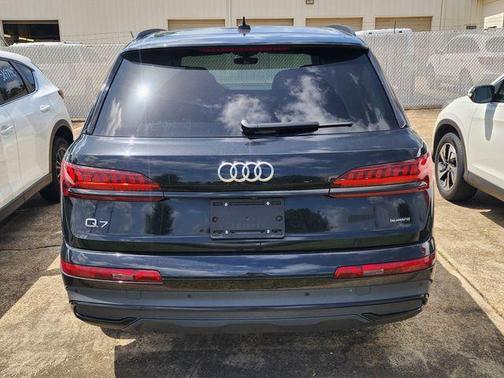 2024 Audi Q7 45 Premium Plus