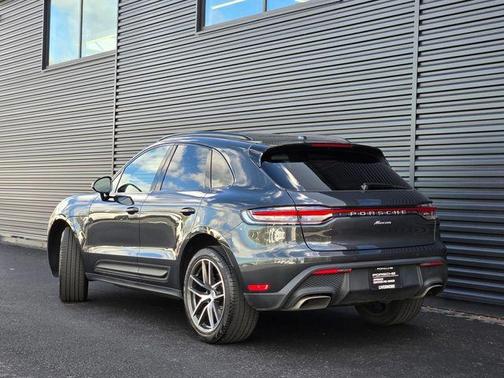 2025 Porsche Macan Base