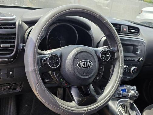 Bright Silver 2015 Kia Soul Base