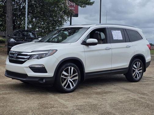 White Diamond Pearl 2017 Honda Pilot Touring