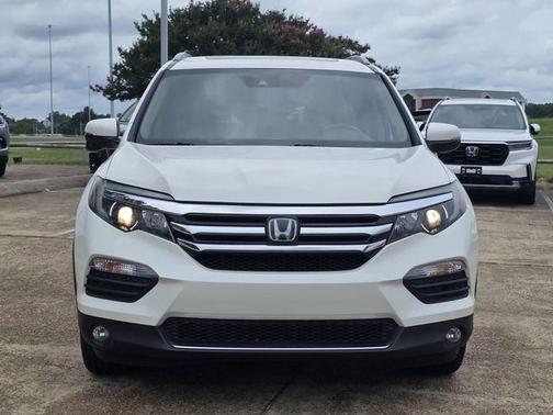 White Diamond Pearl 2017 Honda Pilot Touring
