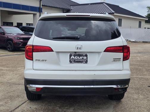 White Diamond Pearl 2017 Honda Pilot Touring