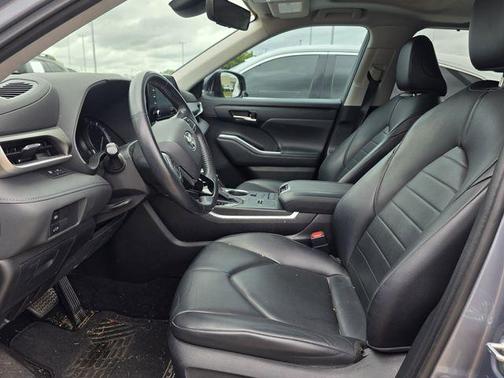 Moon Dust 2021 Toyota Highlander XLE