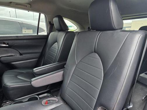 Moon Dust 2021 Toyota Highlander XLE