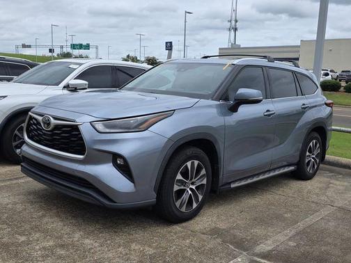 Moon Dust 2021 Toyota Highlander XLE